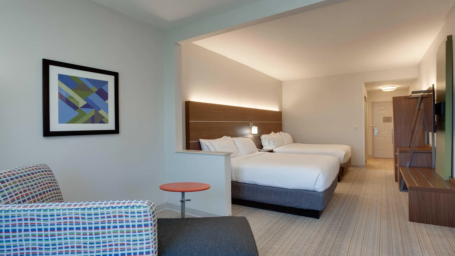 Holiday Inn Express & Suites Orlando International Airport By Ihg 2*,