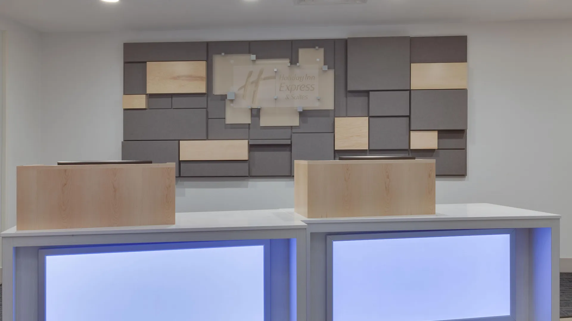 Holiday Inn Express & Suites Orlando International Airport By Ihg