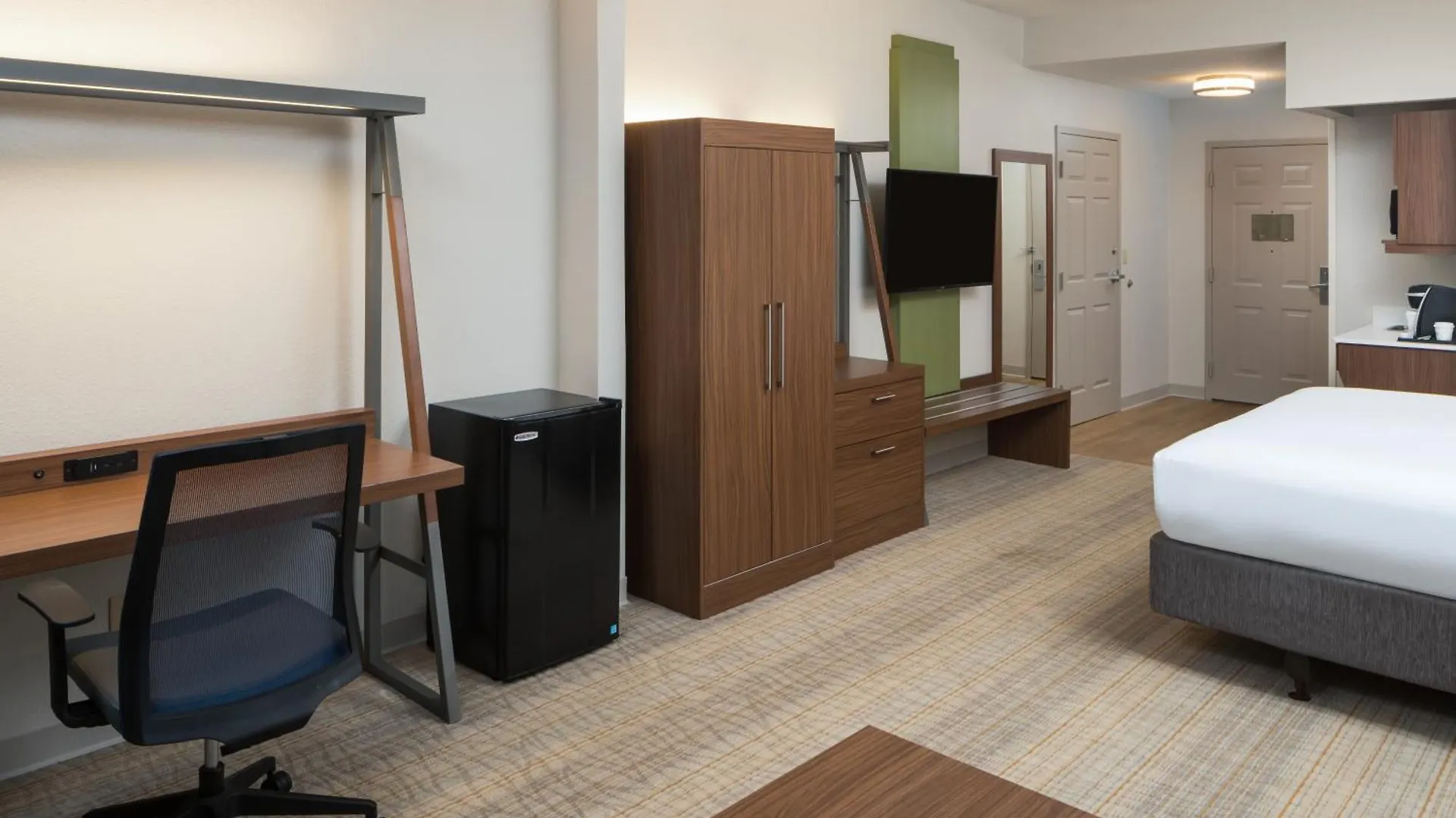 Holiday Inn Express & Suites Orlando International Airport By Ihg