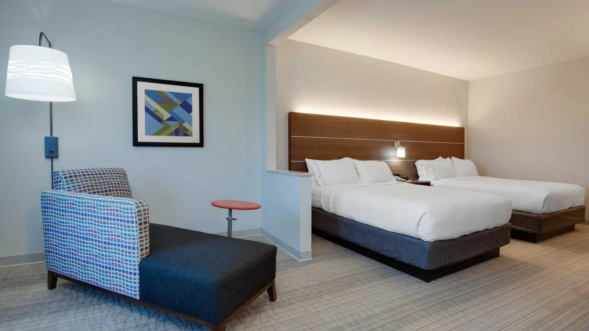Holiday Inn Express & Suites Orlando International Airport By Ihg 2*,