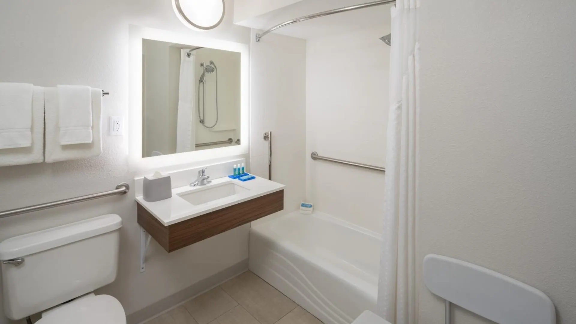 Holiday Inn Express & Suites Orlando International Airport By Ihg