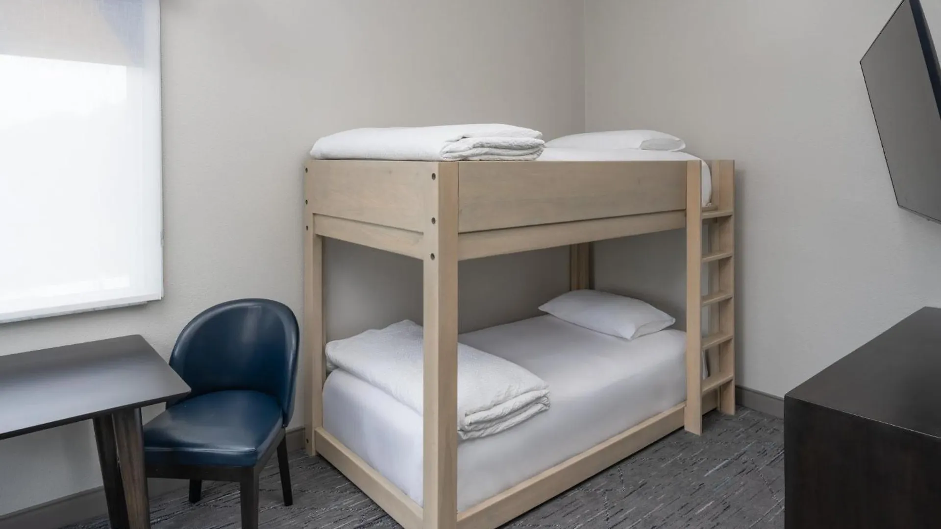 Holiday Inn Express & Suites Orlando International Airport By Ihg Hotel