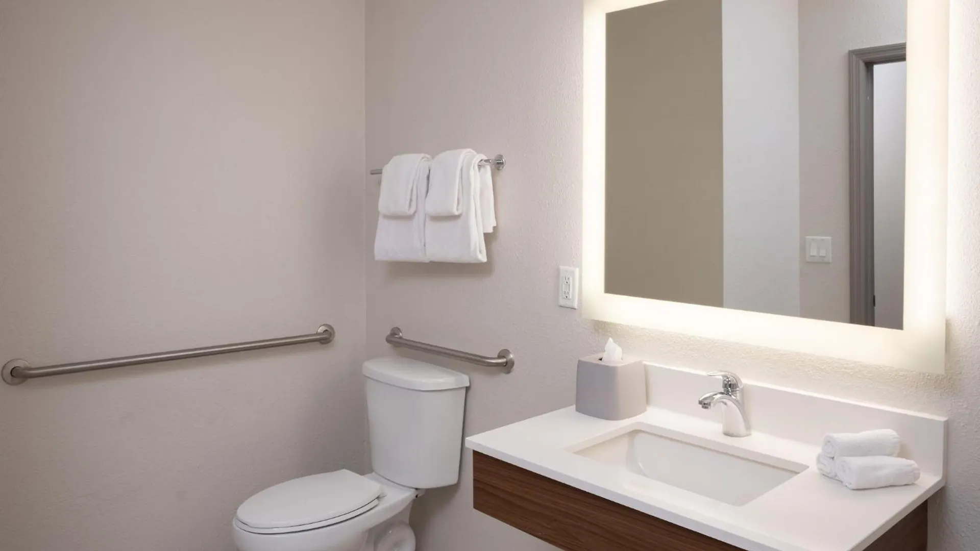 Holiday Inn Express & Suites Orlando International Airport By Ihg 2*,  United States
