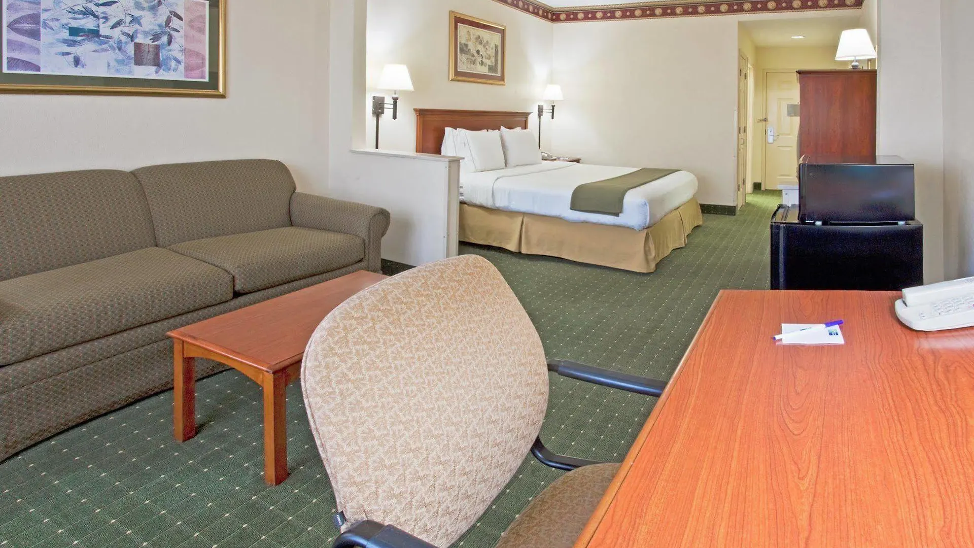 Holiday Inn Express & Suites Orlando International Airport By Ihg