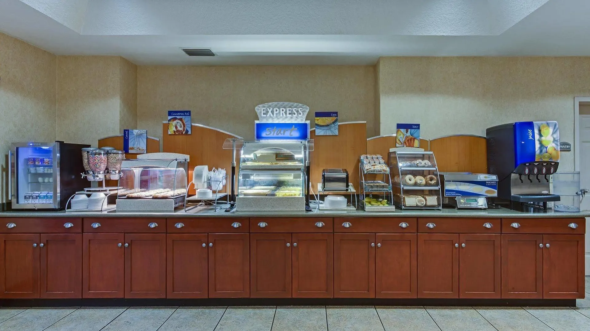 Hotel Holiday Inn Express & Suites Orlando International Airport By Ihg