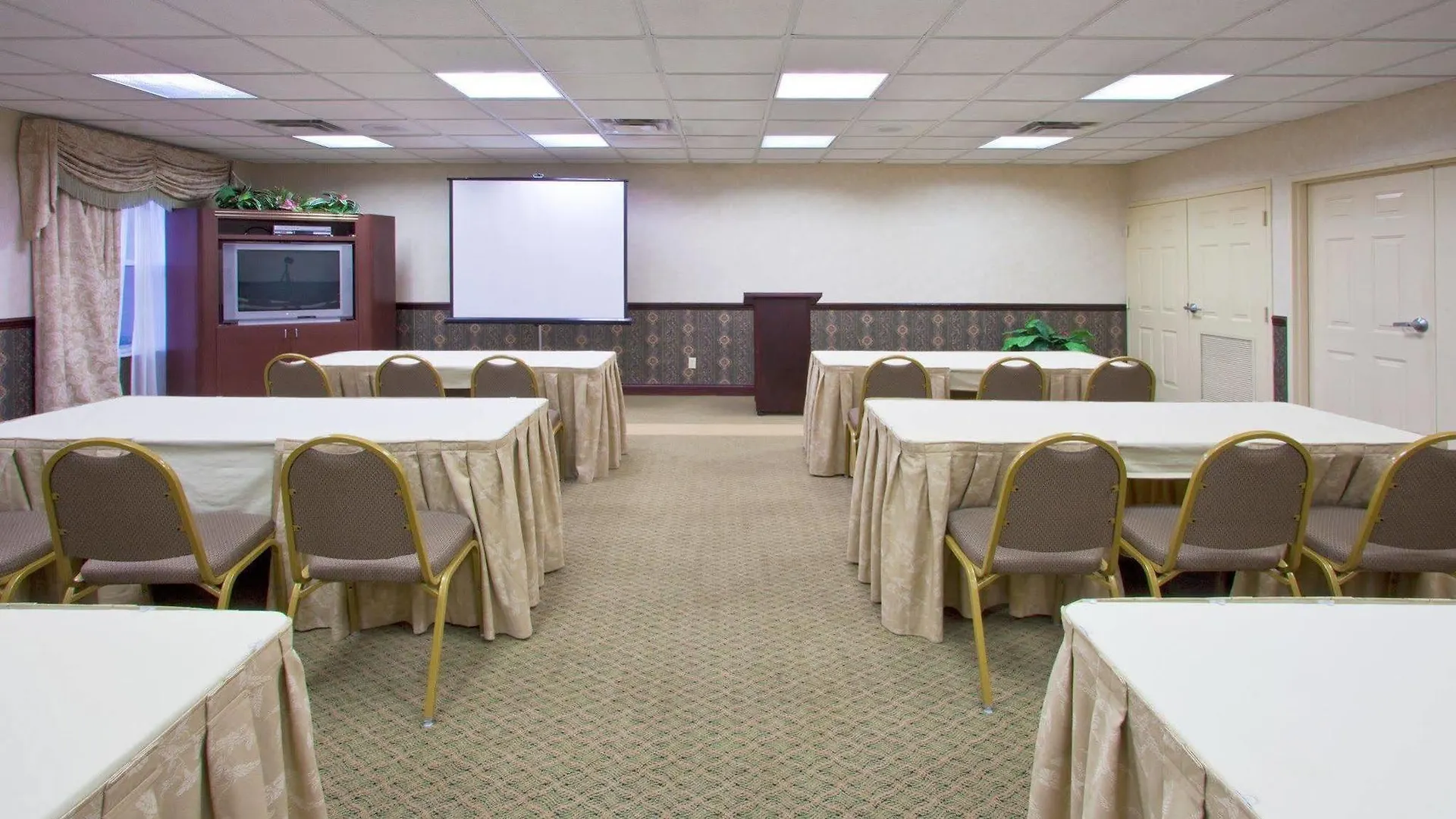 Holiday Inn Express & Suites Orlando International Airport By Ihg Hotel