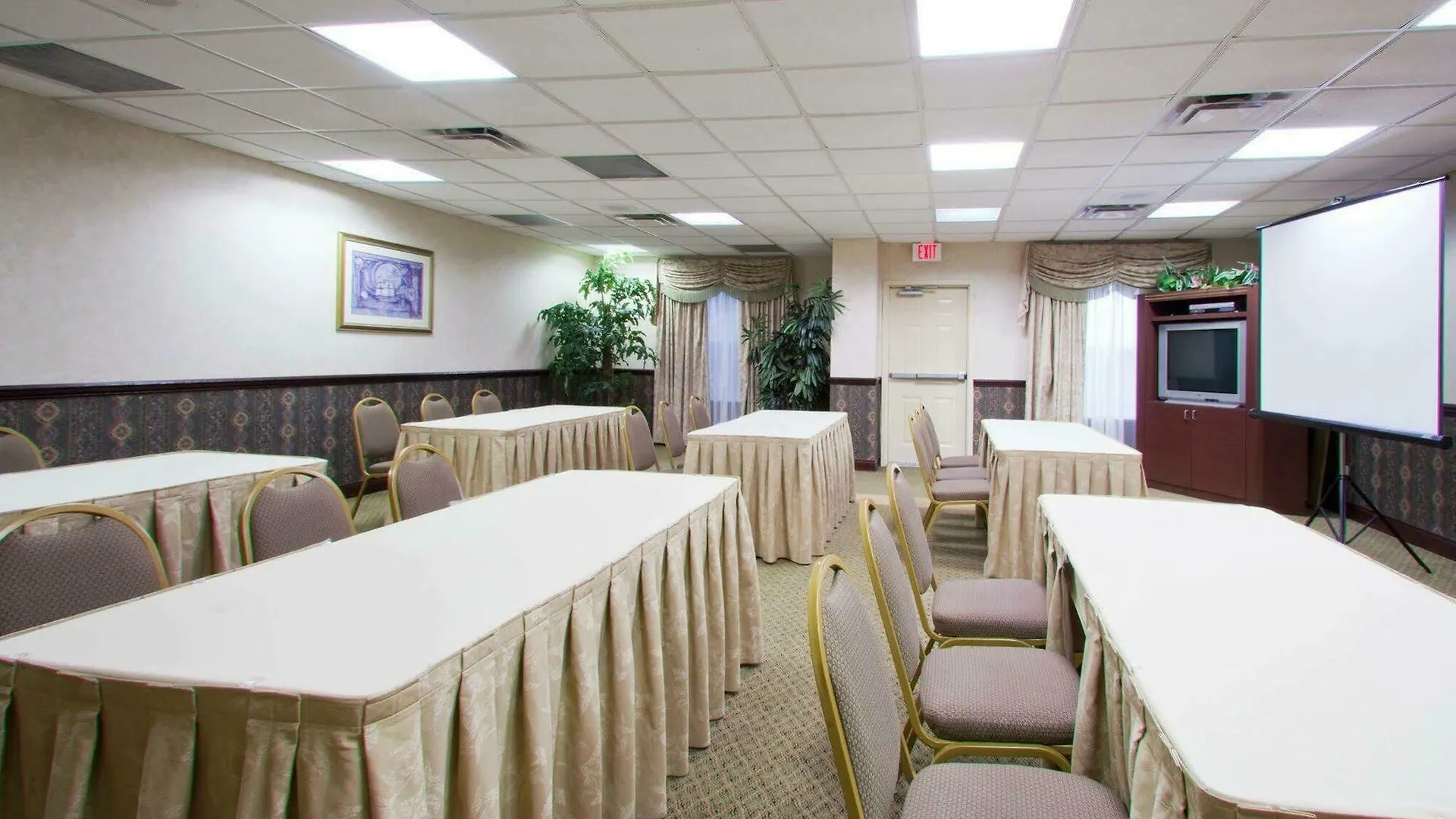 Holiday Inn Express & Suites Orlando International Airport By Ihg 2*,