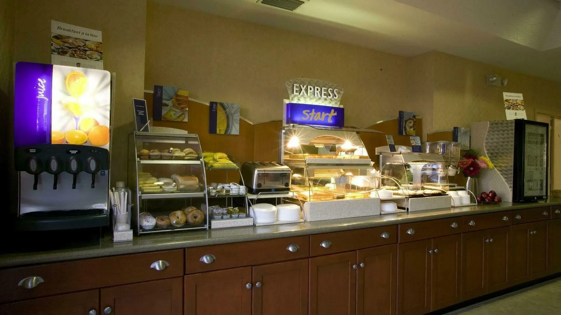 Holiday Inn Express & Suites Orlando International Airport By Ihg