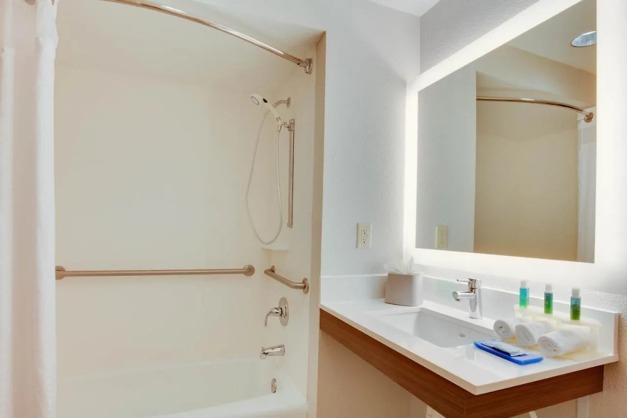 Holiday Inn Express & Suites Orlando International Airport By Ihg 2*,